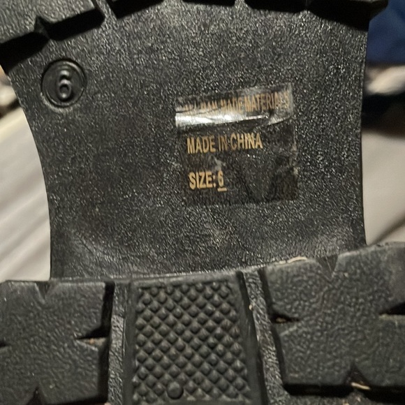 Womens Forever 21 boots - Picture 2 of 4